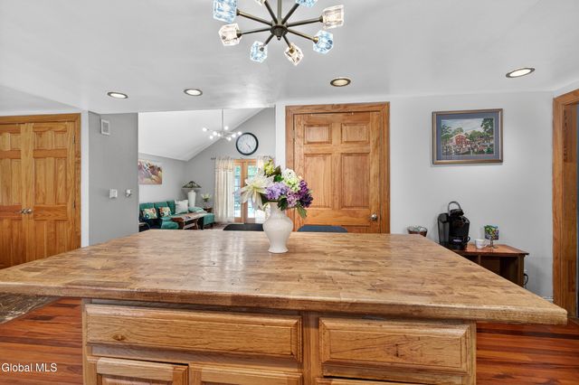 28 Thimbleberry Road, Malta, NY 12020
