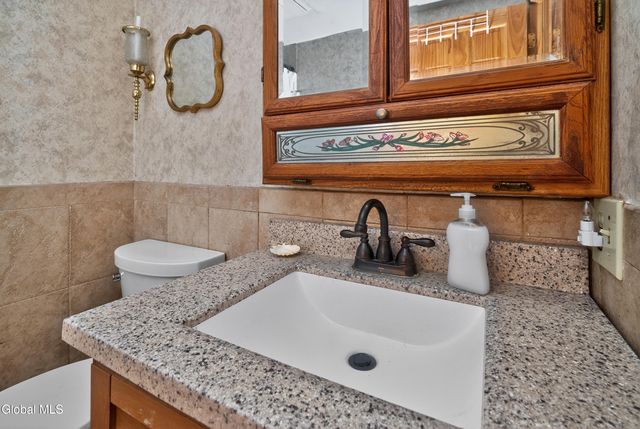 28 Thimbleberry Road, Malta, NY 12020