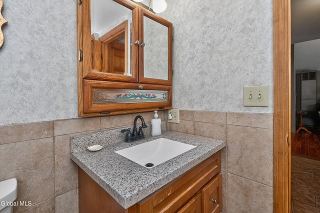 28 Thimbleberry Road, Malta, NY 12020