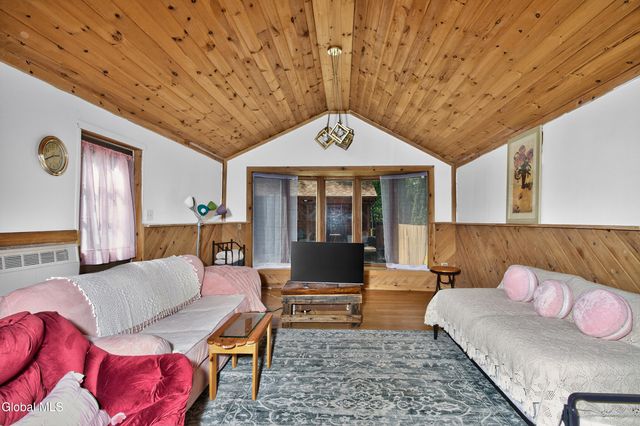 28 Thimbleberry Road, Malta, NY 12020