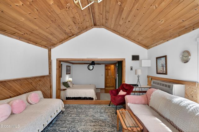 28 Thimbleberry Road, Malta, NY 12020