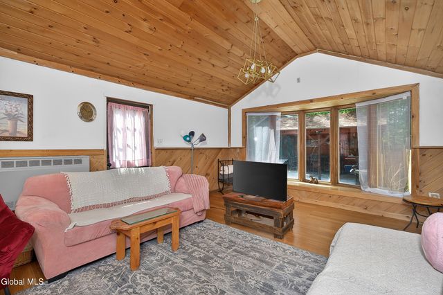 28 Thimbleberry Road, Malta, NY 12020