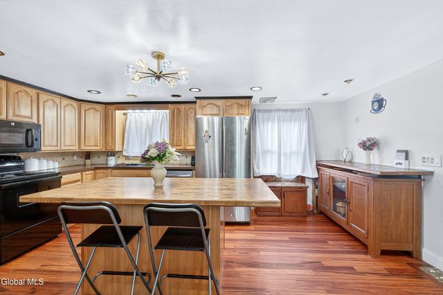 28 Thimbleberry Road, Malta, NY 12020