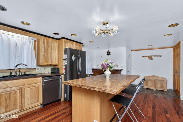 28 Thimbleberry Road, Malta, NY 12020