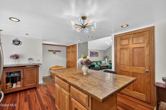 28 Thimbleberry Road, Malta, NY 12020