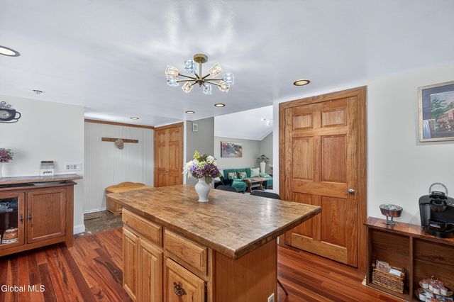 28 Thimbleberry Road, Malta, NY 12020