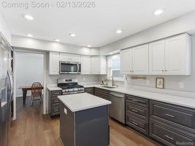 4212 Halkirk Drive, Waterford Charter Township, MI 48329