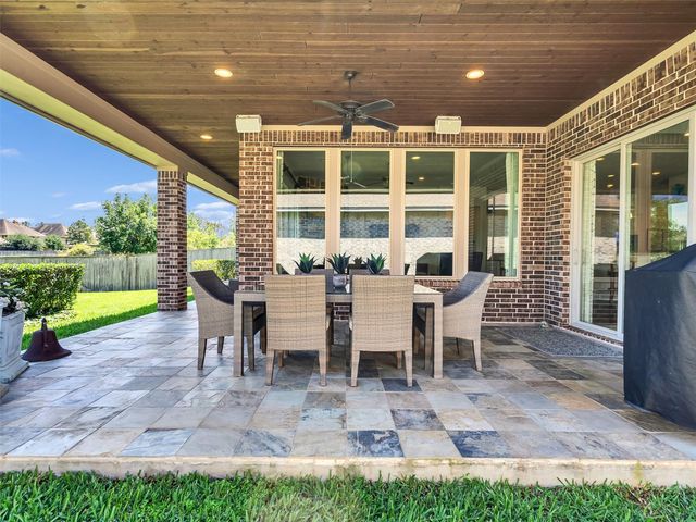 114 N Braided Branch Drive, Tomball, TX 77375