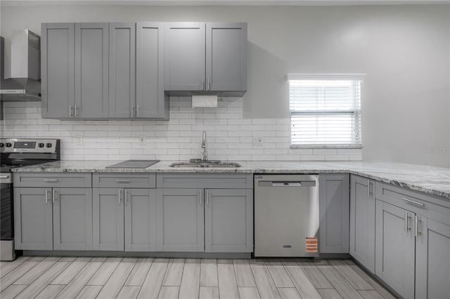 2341 W CHESTNUT STREET, Tampa, FL 33607