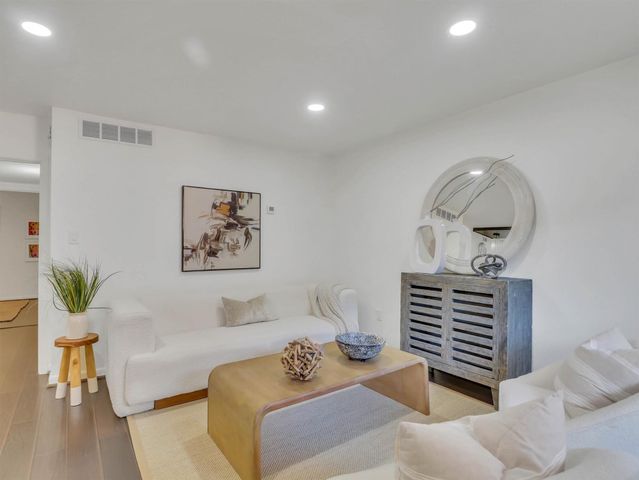 3401 Timmons Lane 27, Houston, TX 77027