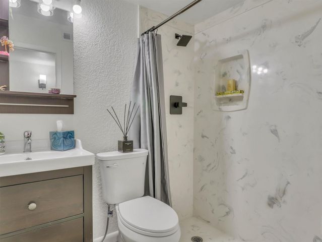 3401 Timmons Lane 27, Houston, TX 77027