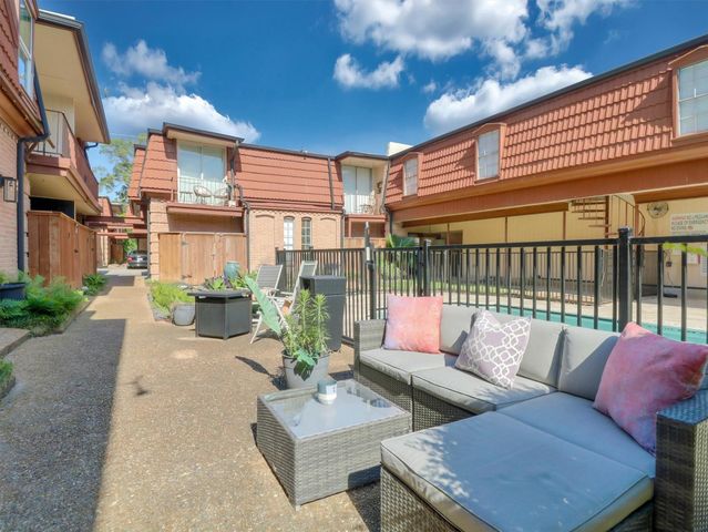 3401 Timmons Lane 27, Houston, TX 77027