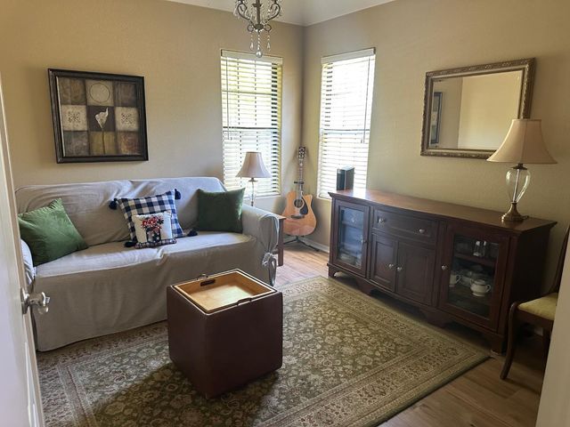947 E Foxhill, Fresno, CA 93720