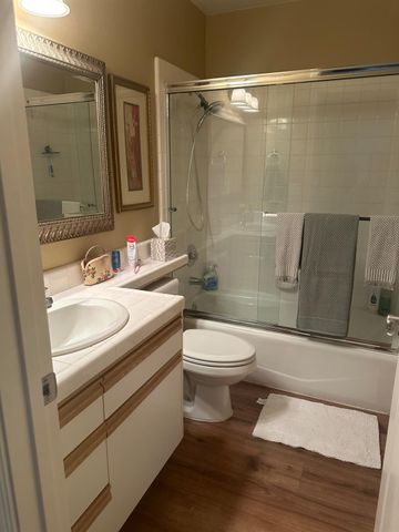 947 E Foxhill, Fresno, CA 93720