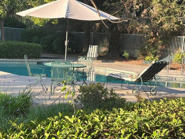 947 E Foxhill, Fresno, CA 93720