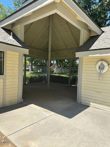 947 E Foxhill, Fresno, CA 93720