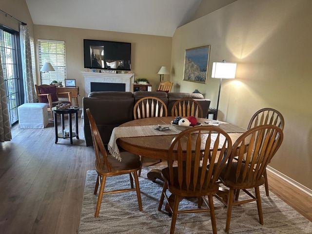 947 E Foxhill, Fresno, CA 93720