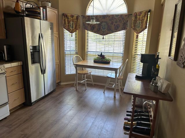 947 E Foxhill, Fresno, CA 93720