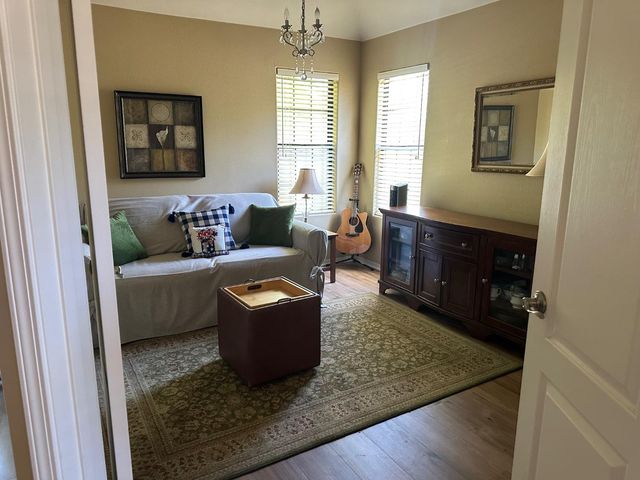 947 E Foxhill, Fresno, CA 93720