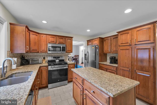 13 TALL OAKS DR, Pottsville, PA 17901