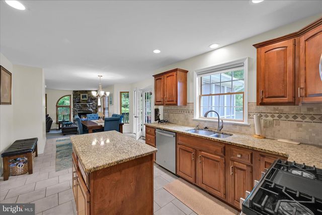13 TALL OAKS DR, Pottsville, PA 17901