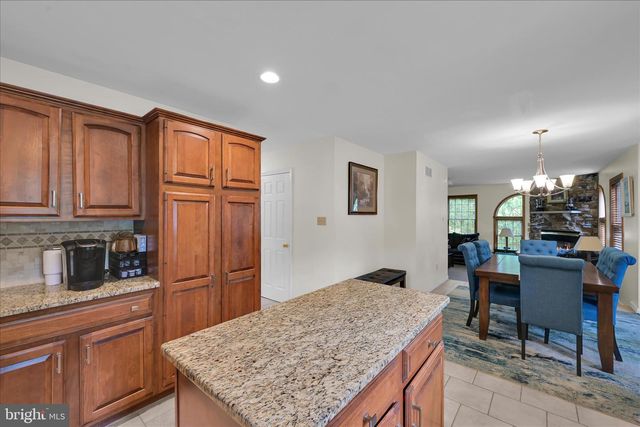 13 TALL OAKS DR, Pottsville, PA 17901