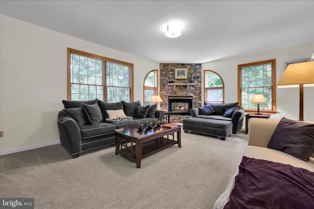 13 TALL OAKS DR, Pottsville, PA 17901