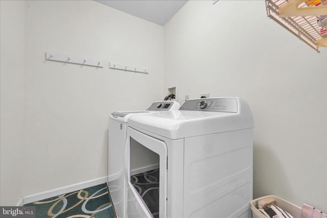 13 TALL OAKS DR, Pottsville, PA 17901