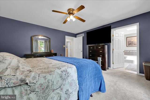 13 TALL OAKS DR, Pottsville, PA 17901