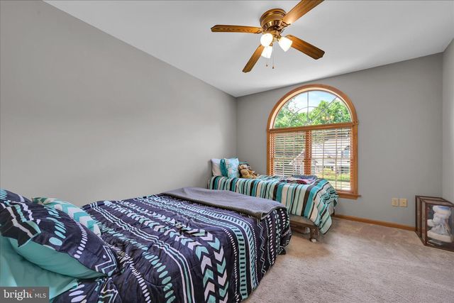 13 TALL OAKS DR, Pottsville, PA 17901
