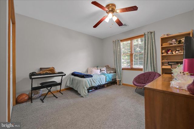13 TALL OAKS DR, Pottsville, PA 17901