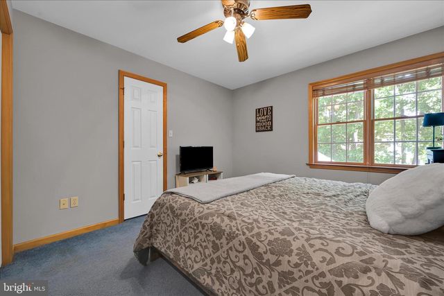 13 TALL OAKS DR, Pottsville, PA 17901