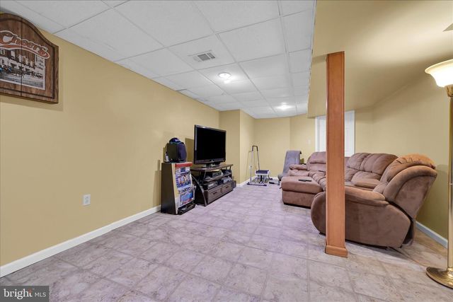 13 TALL OAKS DR, Pottsville, PA 17901