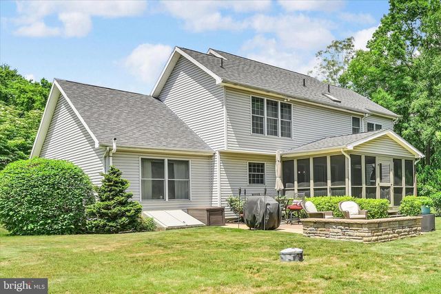 13 TALL OAKS DR, Pottsville, PA 17901