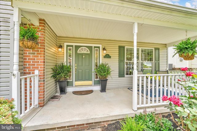 13 TALL OAKS DR, Pottsville, PA 17901