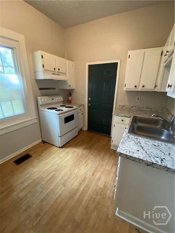 516 W 38th Street, Savannah, GA 31415