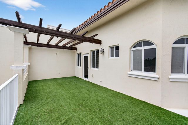 1942 NE 6th Street C, Deerfield Beach, FL 33441