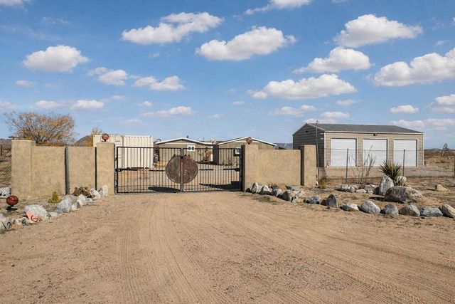 2467 Sand Drive, Landers, CA 92285