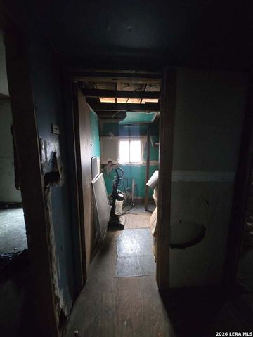 520 S San Bernardo, San Antonio, TX 78237