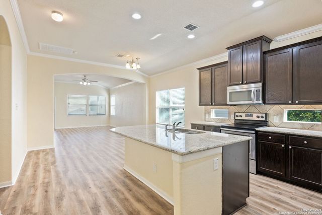 11339 Oaks Hike, San Antonio, TX 78245