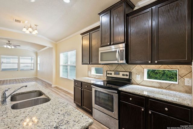 11339 Oaks Hike, San Antonio, TX 78245