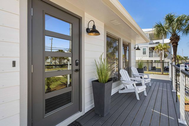 8147 White Sands Boulevard, Navarre, FL 32566