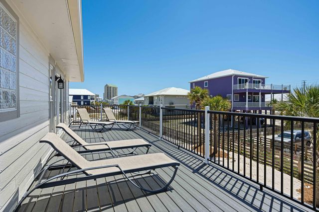 8147 White Sands Boulevard, Navarre, FL 32566