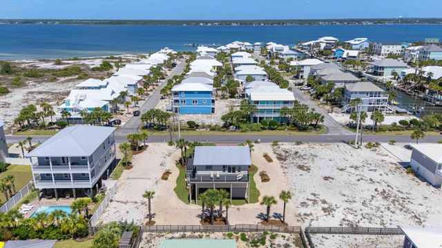8147 White Sands Boulevard, Navarre, FL 32566