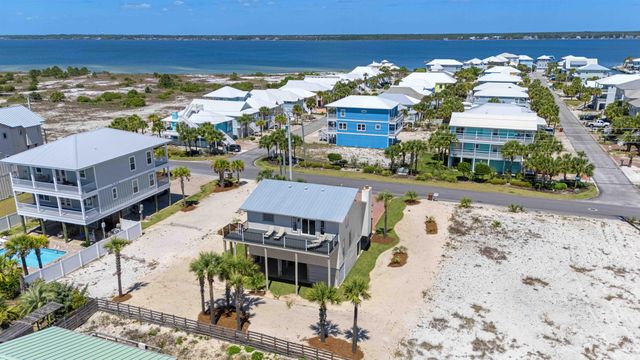 8147 White Sands Boulevard, Navarre, FL 32566