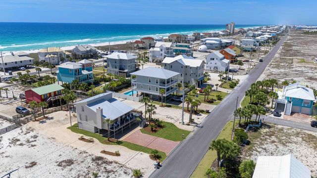 8147 White Sands Boulevard, Navarre, FL 32566