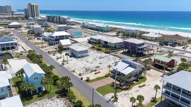 8147 White Sands Boulevard, Navarre, FL 32566