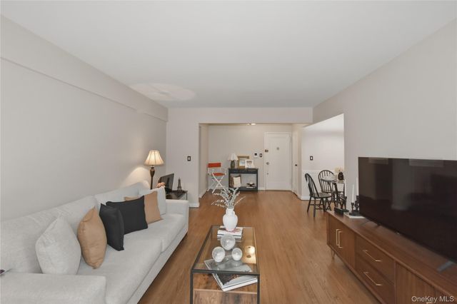 280 Collins Avenue 6I, Mount Vernon, NY 10552