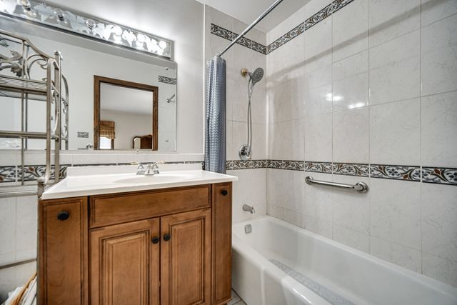 15301 Cherry Lane, Oak Forest, IL 60452