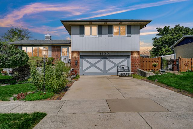15301 Cherry Lane, Oak Forest, IL 60452